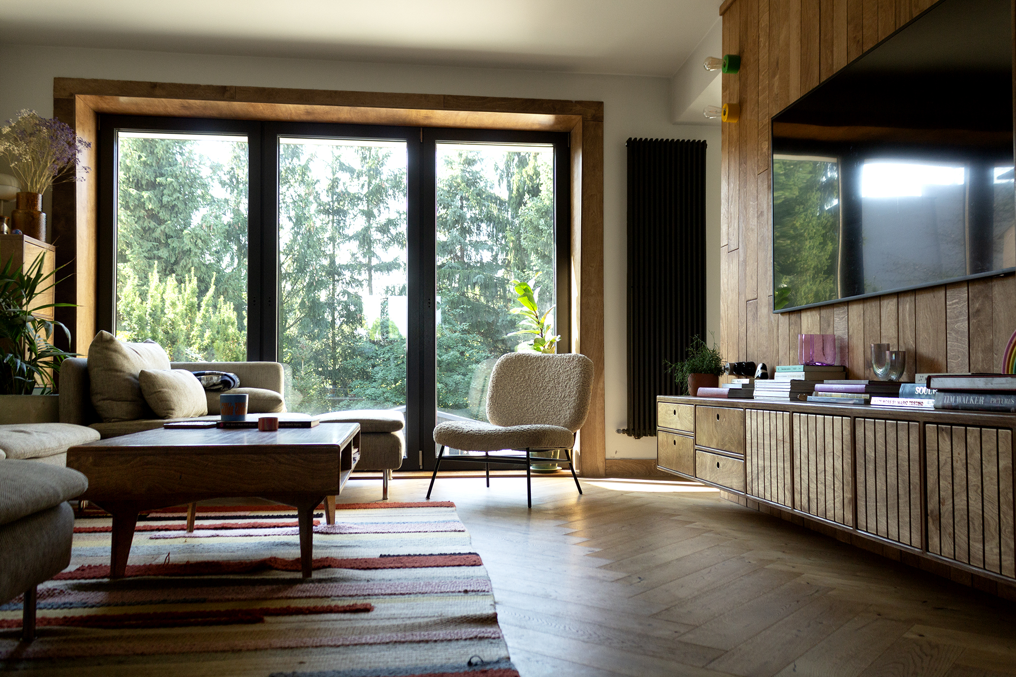 mid century modern vintage bauhaus eclectic plywood living room sklejka sklejki boazeria szafka rtv ryflowane paneling