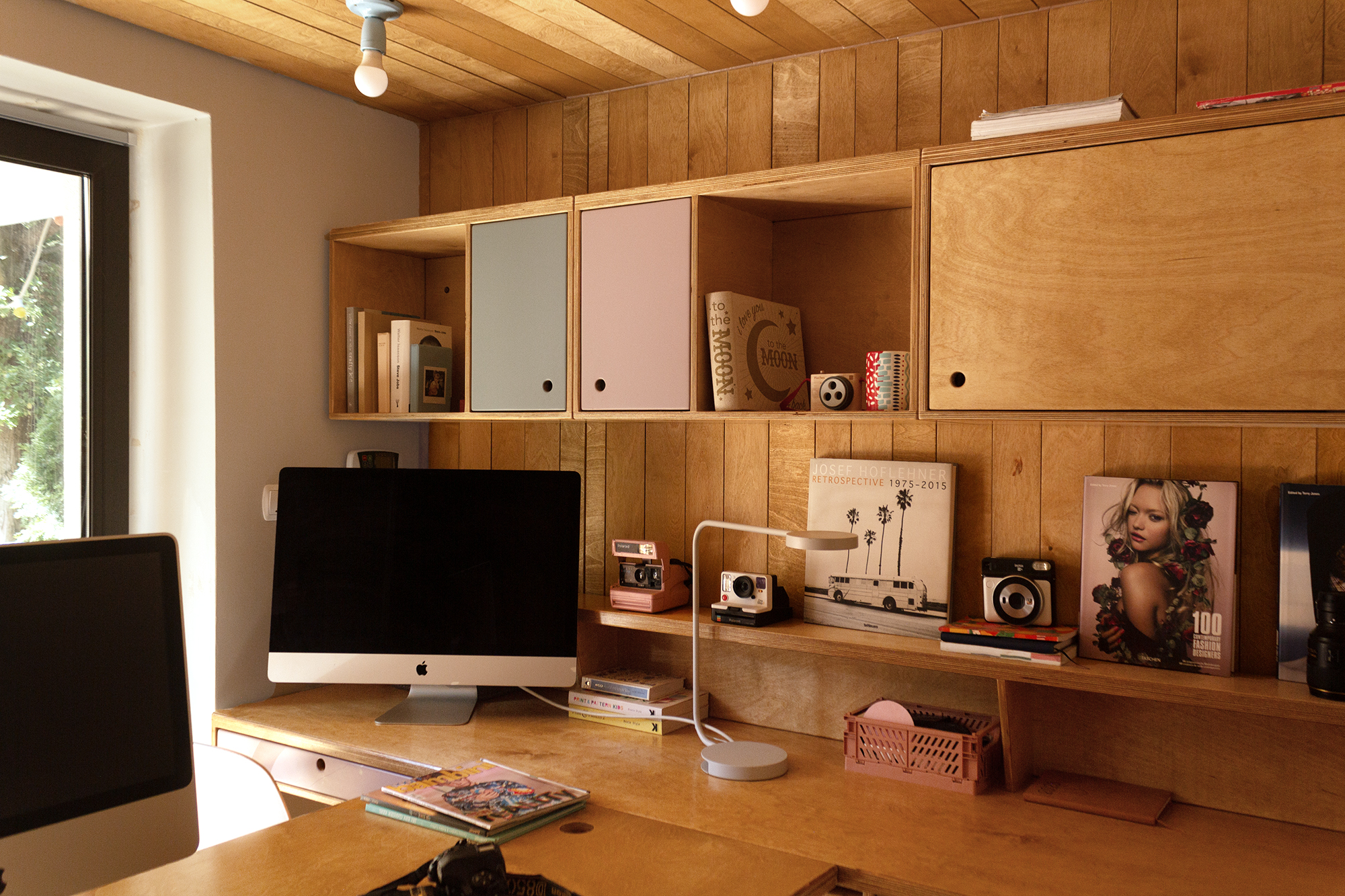 mid century modern vintage bauhaus eclectic plywood office biuro sklejka sklejki boazeria biurko narożne ryflowane paneling