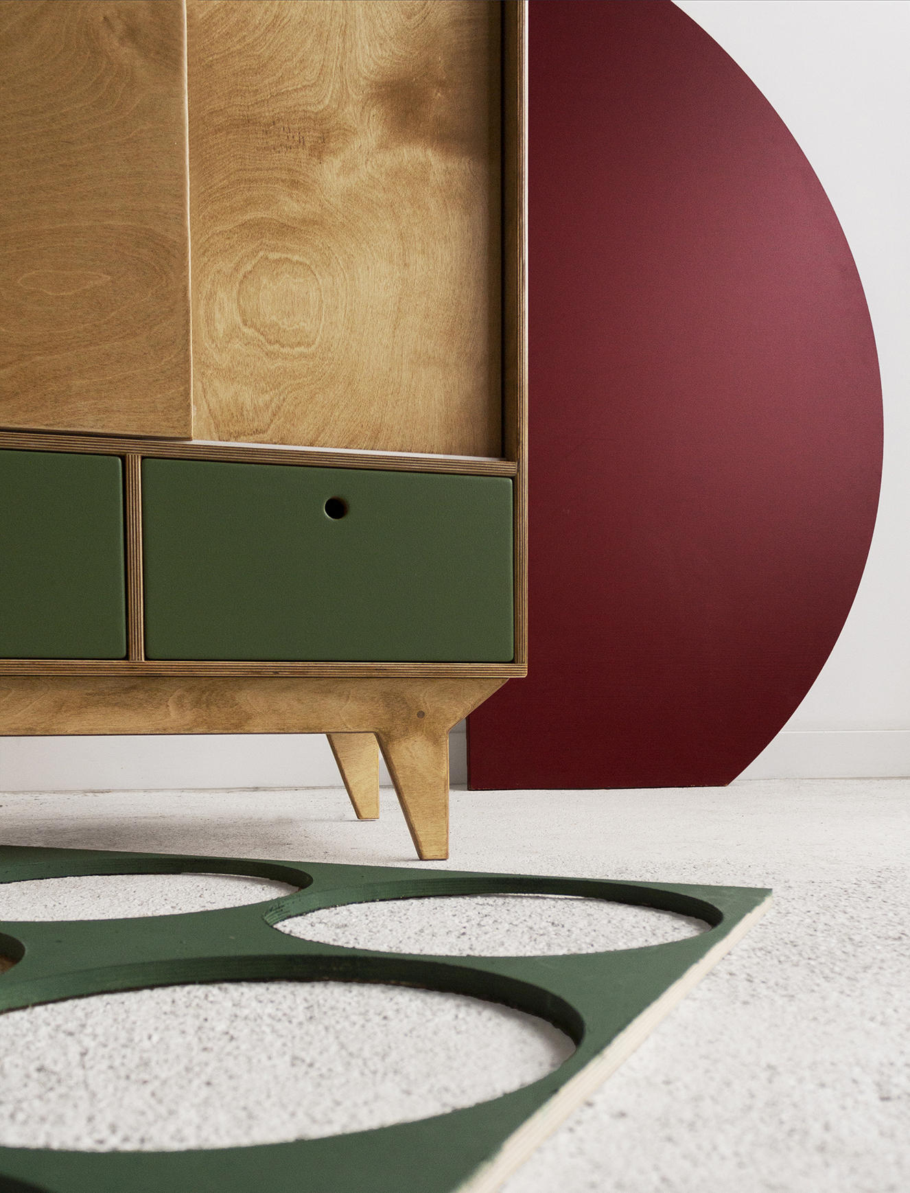 Szafa z przesuwnymi drzwiami i szufladami; Wardrobe with sliding doors and drawers; meble ze sklejki, szafa na wymiar, szafa ze sklejki, szafa modułowa, szafa scandi, szafa z szufladami, szafa z drążkiem, szafa z półkami, mocna szafa, stabilna szafa, szafy na wymiar, szafa do sypialni, szafa do przedpokoju, szafa na ubrania, duża szafa, mała szafa, średnia szafa, szafa z drewna, szafa na zamówienie, garderoba na zamówienie, garderoba na wymiar, szafa narożna, szafa pod skosem, szafa dla dziecka, szafa do pokoju dziecięcego, pawlacz, szafa design, szafa polski producent, szafa dobrej jakości, custom wardrobe, plywood wardrobe, modular wardrobe, Scandi wardrobe, wardrobe with drawers, wardrobe with hanging rod, wardrobe with shelves, sturdy wardrobe, stable wardrobe, custom wardrobes, bedroom wardrobe, hallway wardrobe, clothes wardrobe, large wardrobe, small wardrobe, medium-sized wardrobe, wooden wardrobe, made-to-order wardrobe, bespoke wardrobe, tailor made wardrobe, corner wardrobe, wardrobe for sloped ceilings, wardrobe for children, children's room wardrobe, cloakroom, designer wardrobe, Polish manufacturer wardrobe, high-quality wardrobe, plywood wardrobe, plywood furniture, ply wardrobe, sklep z szafami ze sklejki, bespoke fitted plywood bedroom wardrobe, bespoke ply wardrobes, clothing ply furniture, clothing ply storage furniture, fitted plywood furniture, interior plywood cabinetry, ply wardrobe closet, plywood furniture shop