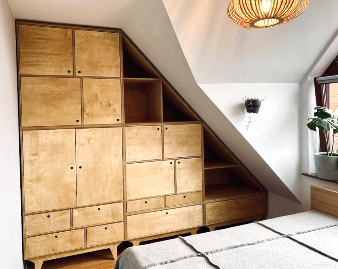 Szafa na wymiar pod skosem; Custom wardrobe for sloped ceilings, meble ze sklejki, szafa na wymiar, szafa ze sklejki, szafa modułowa, szafa scandi, szafa z szufladami, szafa z drążkiem, szafa z półkami, mocna szafa, stabilna szafa, szafy na wymiar, szafa do sypialni, szafa do przedpokoju, szafa na ubrania, duża szafa, mała szafa, średnia szafa, szafa z drewna, szafa na zamówienie, garderoba na zamówienie, garderoba na wymiar, szafa narożna, szafa pod skosem, szafa dla dziecka, szafa do pokoju dziecięcego, pawlacz, szafa design, szafa polski producent, szafa dobrej jakości, custom wardrobe, plywood wardrobe, modular wardrobe, Scandi wardrobe, wardrobe with drawers, wardrobe with hanging rod, wardrobe with shelves, sturdy wardrobe, stable wardrobe, custom wardrobes, bedroom wardrobe, hallway wardrobe, clothes wardrobe, large wardrobe, small wardrobe, medium-sized wardrobe, wooden wardrobe, made-to-order wardrobe, bespoke wardrobe, tailor made wardrobe, corner wardrobe, wardrobe for sloped ceilings, wardrobe for children, children's room wardrobe, cloakroom, designer wardrobe, Polish manufacturer wardrobe, high-quality wardrobe, plywood wardrobe, plywood furniture, ply wardrobe, sklep z szafami ze sklejki, bespoke fitted plywood bedroom wardrobe, bespoke ply wardrobes, clothing ply furniture, clothing ply storage furniture, fitted plywood furniture, interior plywood cabinetry, ply wardrobe closet, plywood furniture shop