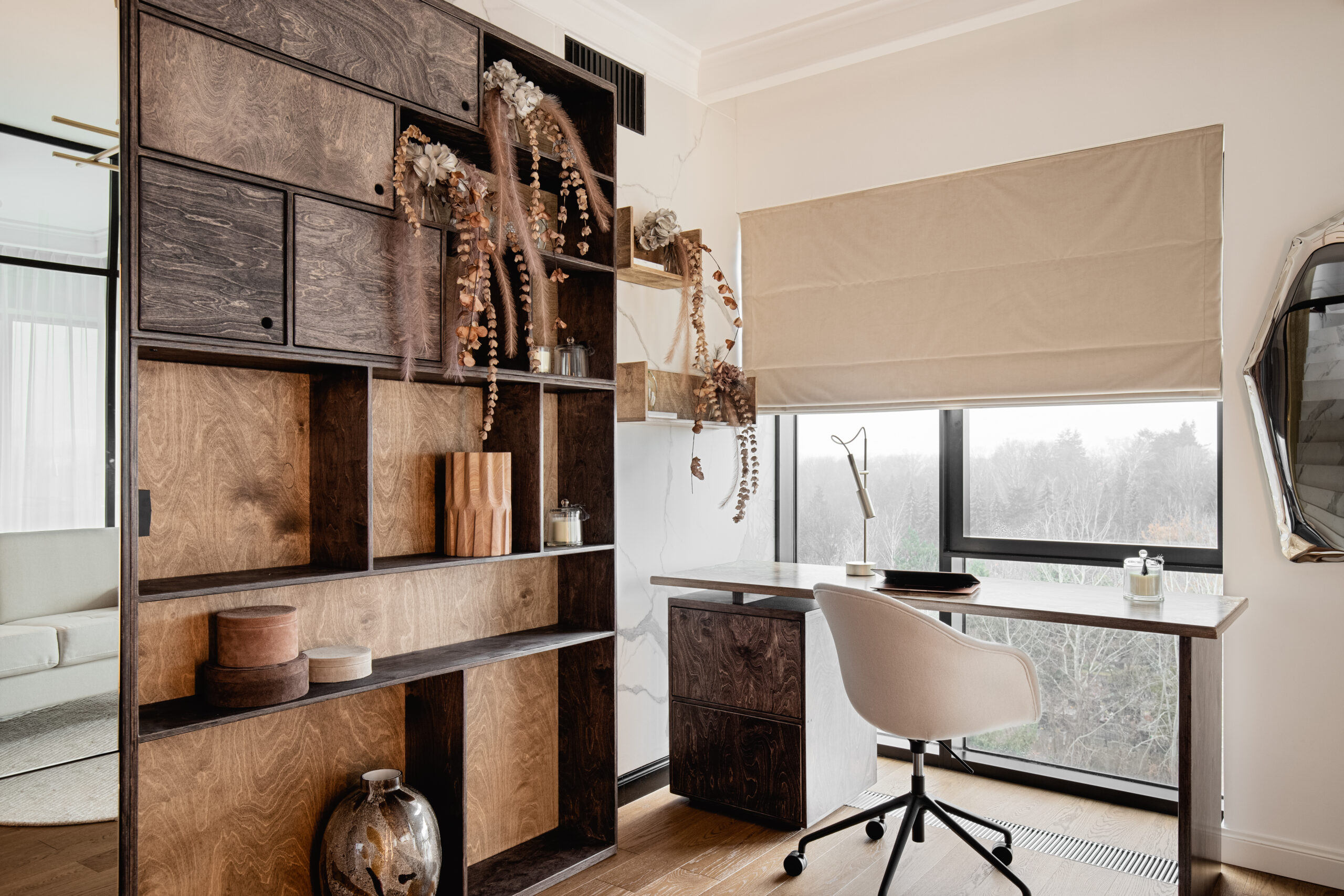 A bookshelf and desk in a home office