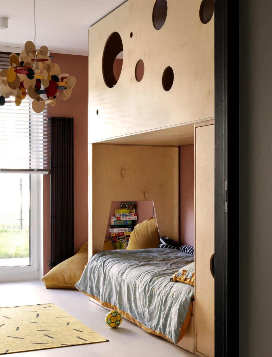 small apartment design, sliding doors, functional furniture, small apartments, furniture on wheels, bunk beds, furniture for sloped ceilings, multifunctional furniture, mobile furniture, modern interiors, space optimization, lighting and colors, interior design, under-stair storage, clever use of space, under-stair closet
