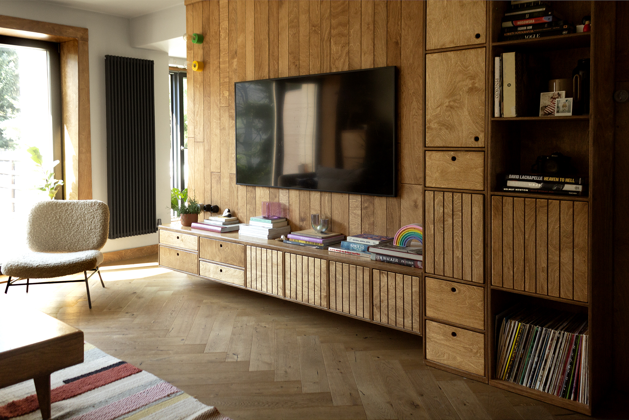 small apartment design, sliding doors, functional furniture, small apartments, furniture on wheels, bunk beds, furniture for sloped ceilings, multifunctional furniture, mobile furniture, modern interiors, space optimization, lighting and colors, interior design, under-stair storage, clever use of space, under-stair closet